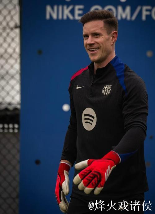 巴萨官宣：特尔施特根通过体检，入选对阵法国名单