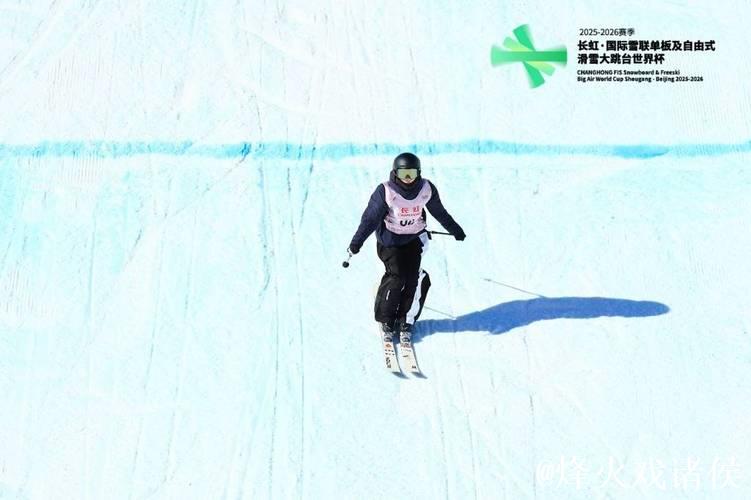 滑雪大跳台世界杯北京站:刘梦婷与韩林杉成功晋级决赛 滑雪大跳台世界杯北京站:刘梦婷与韩林杉成功晋级决赛