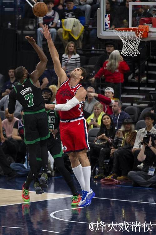布朗狂砍50+5怀特贡献29+7 凯尔特人终结快船6连胜之路 布朗狂砍50+5怀特贡献29+7 凯尔特人终结快船6连胜之路